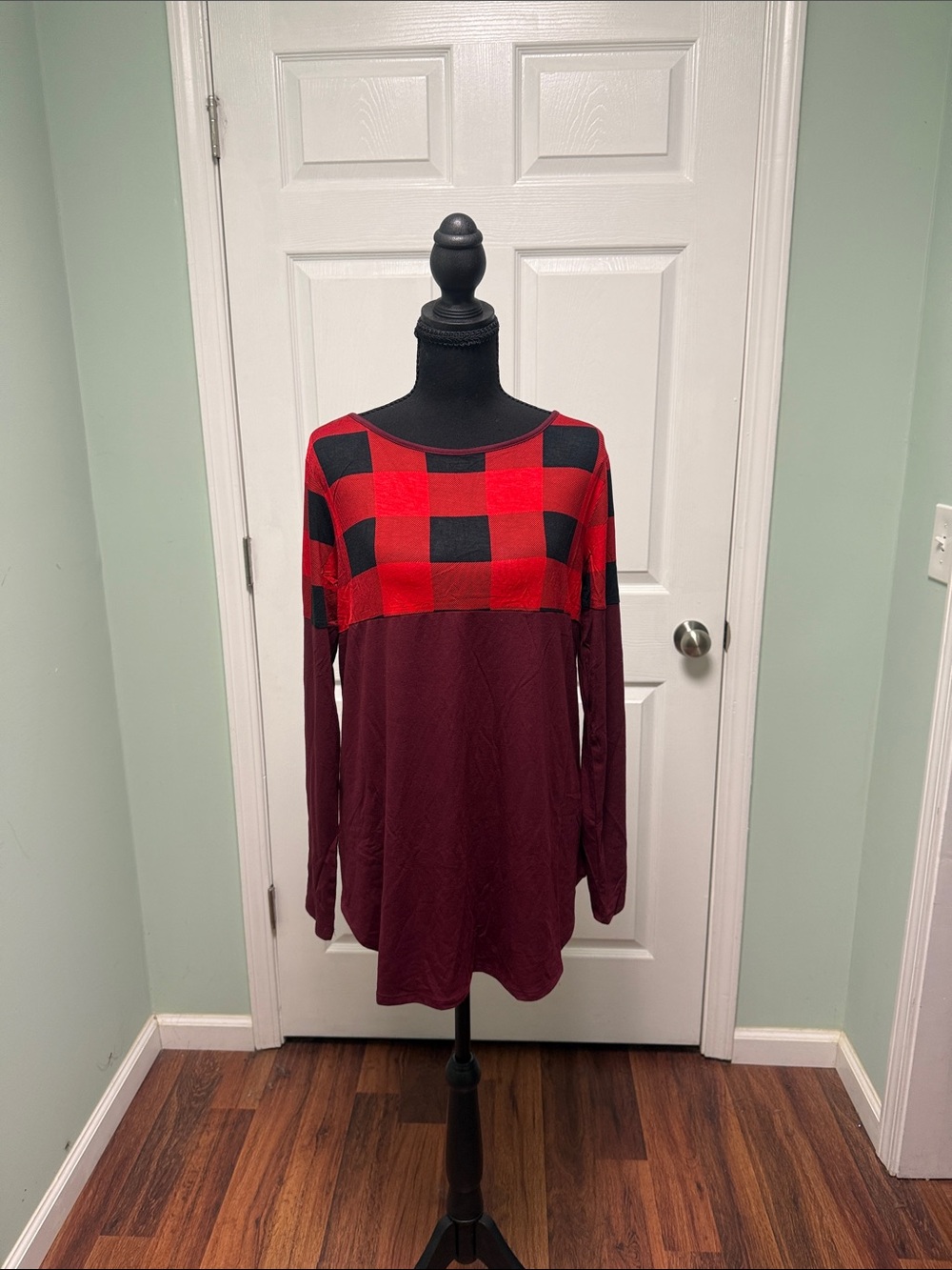 Women's Red & Black Plaid Long Sleeve Top